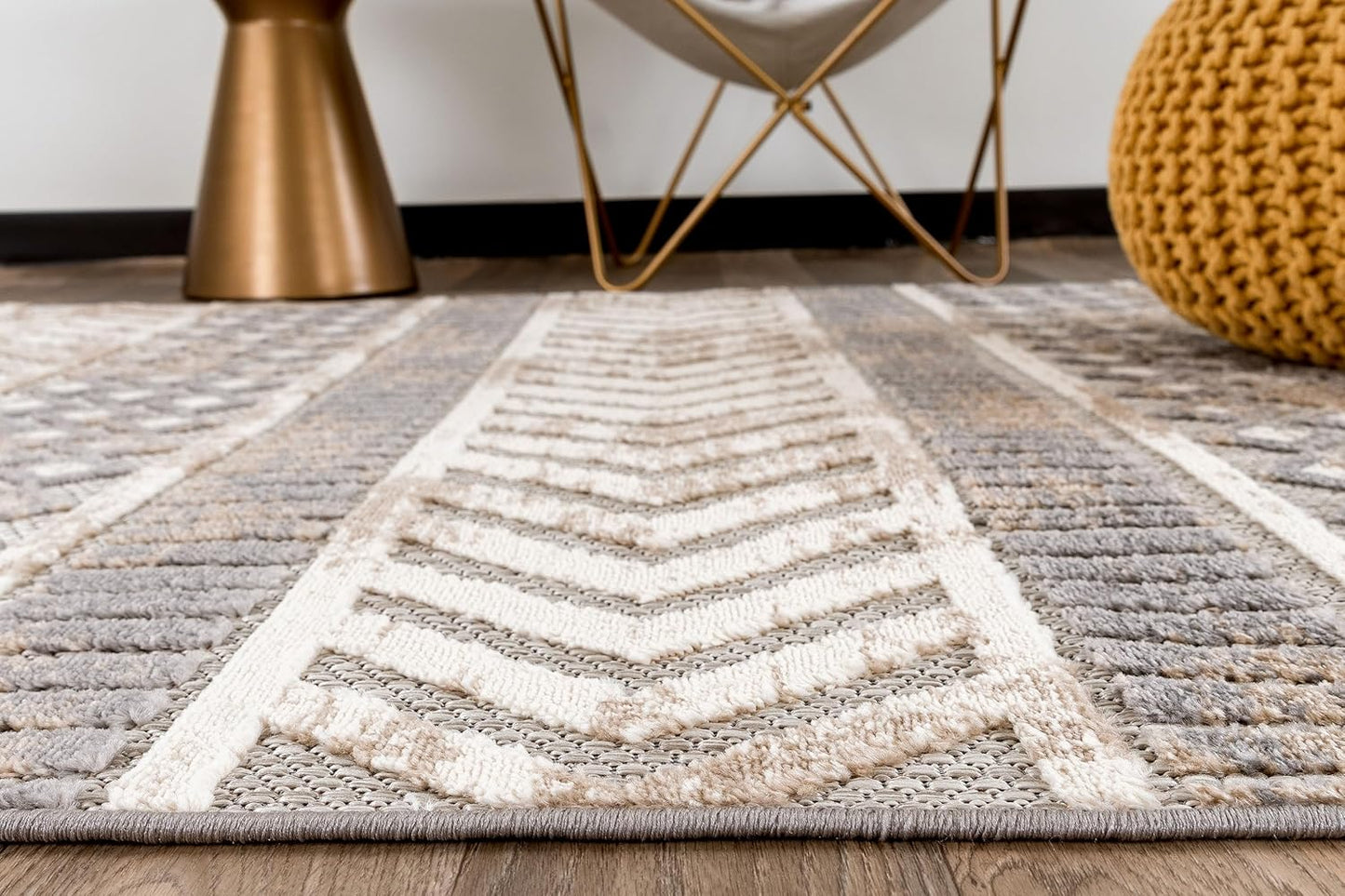 Distressed Geometric Indoor/Outdoor Area Rug 7'10" X 10' Beige