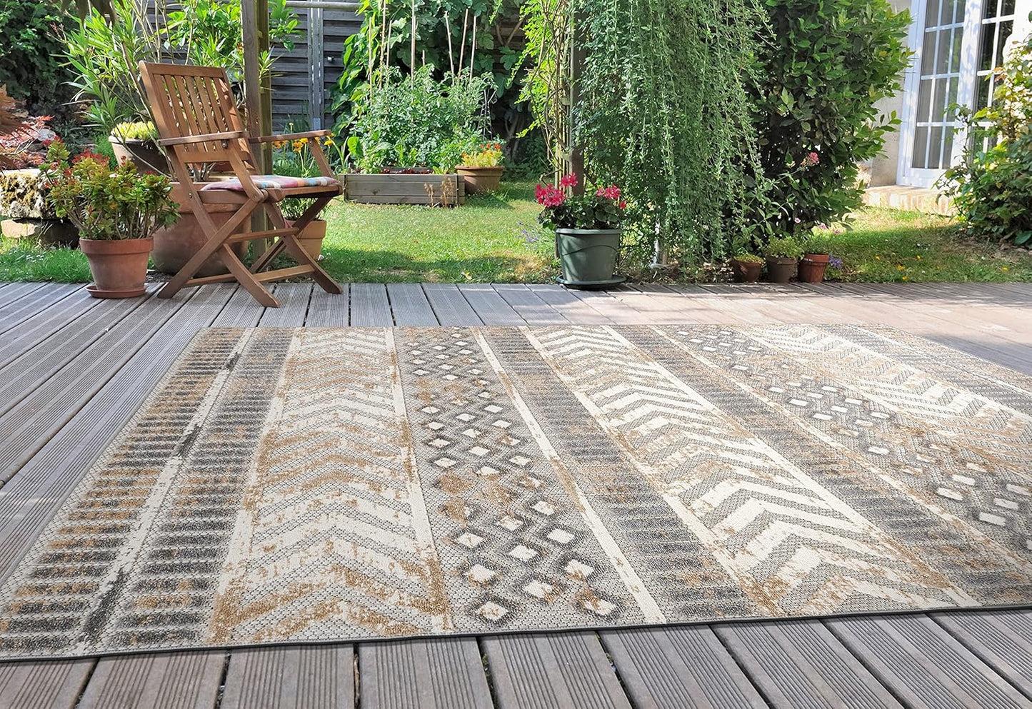 Distressed Geometric Indoor/Outdoor Area Rug 7'10" X 10' Beige