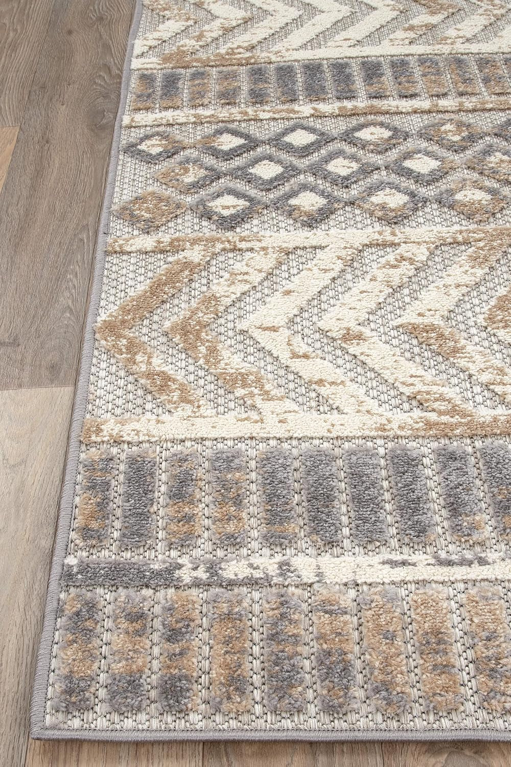 Distressed Geometric Indoor/Outdoor Area Rug 7'10" X 10' Beige